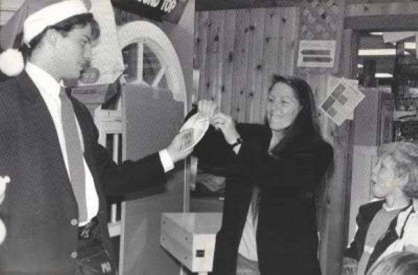 Holiday show with Santa and Mo Magic entertaining families